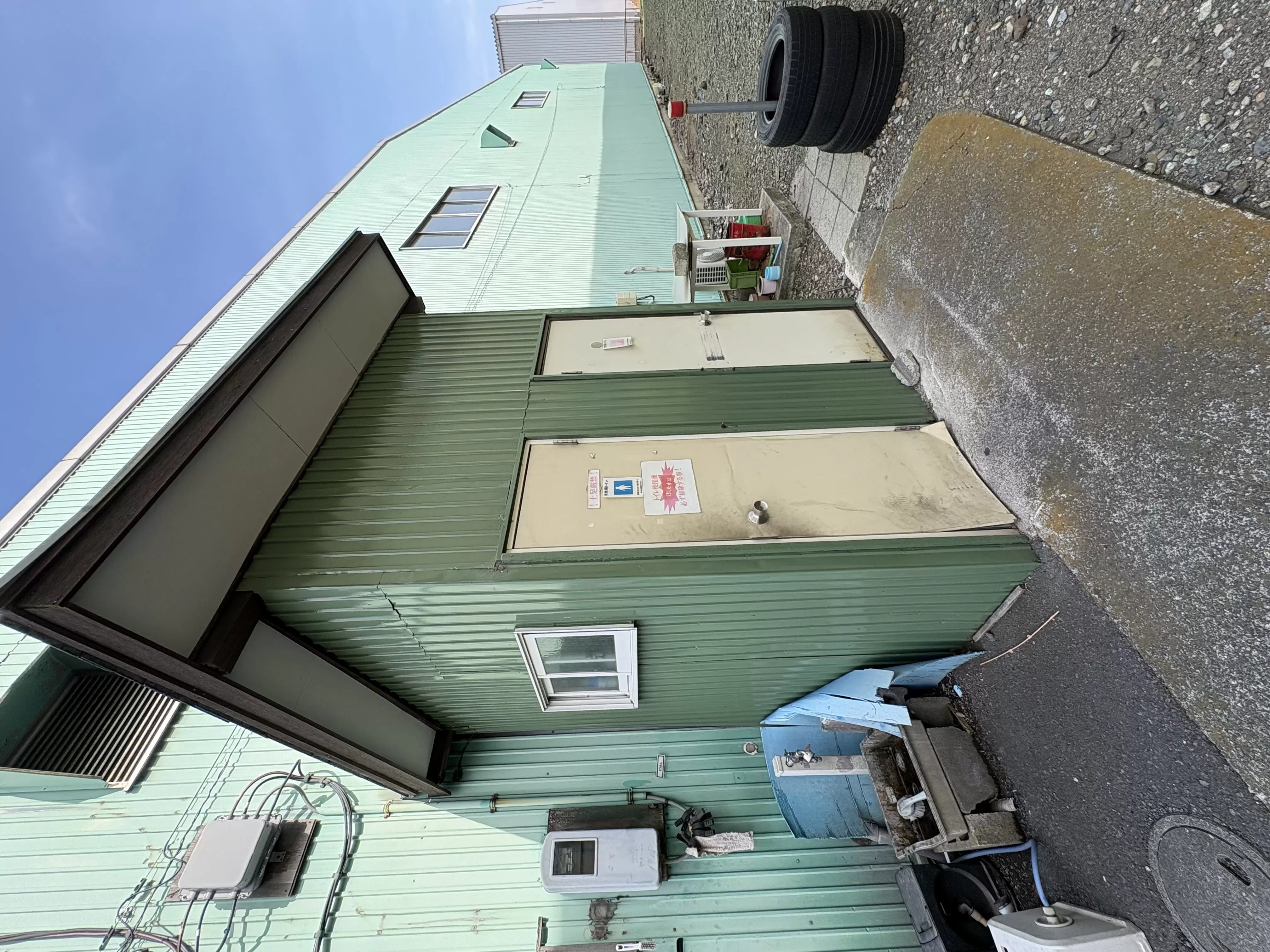 神奈川県厚木市岡田の倉庫