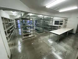 東京都港区海岸の倉庫