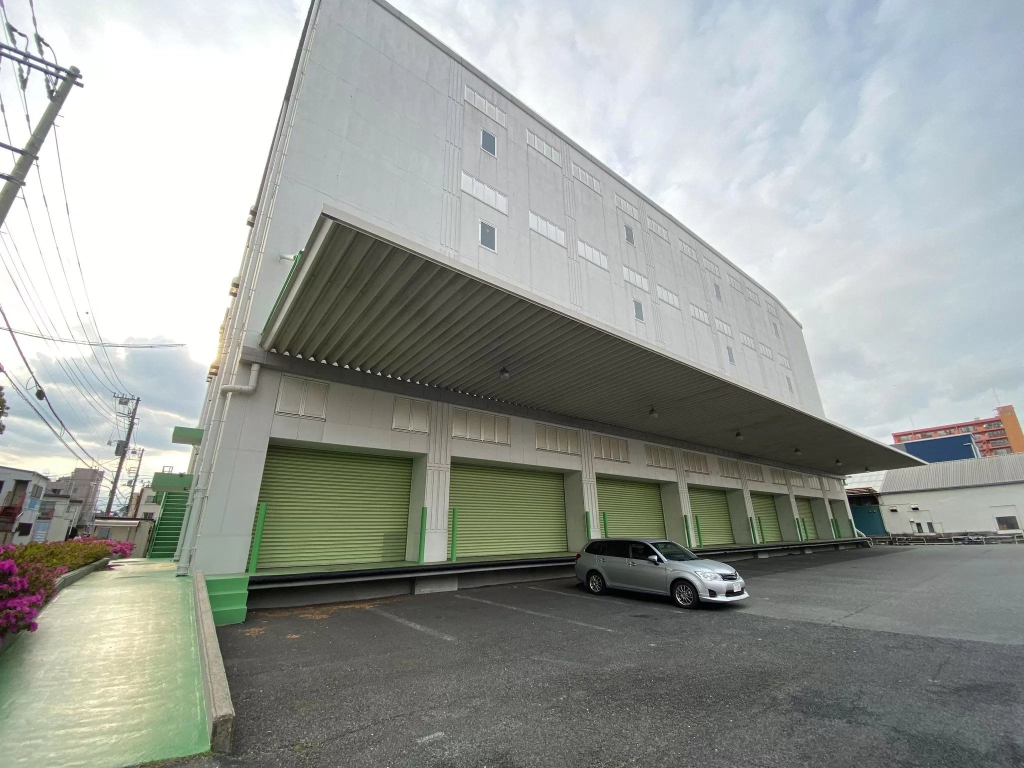 東京都江戸川区松江の倉庫